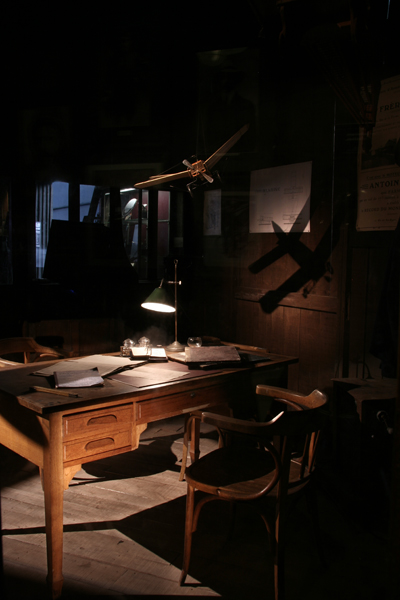 julia-dantonnet-2008-scenographie-museeairespace-lumiere-02