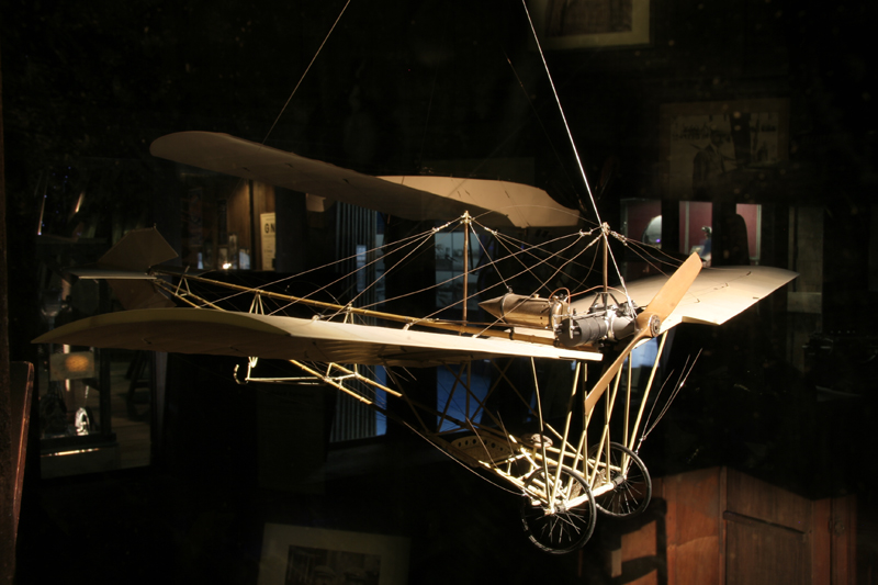 julia-dantonnet-2008-scenographie-museeairespace-lumiere-03