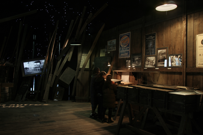 julia-dantonnet-2008-scenographie-museeairespace-lumiere-10