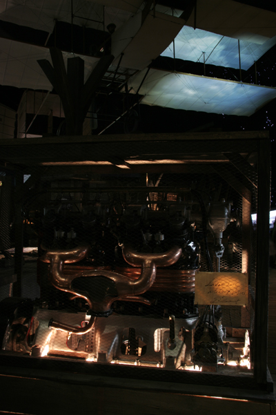 julia-dantonnet-2008-scenographie-museeairespace-lumiere-12