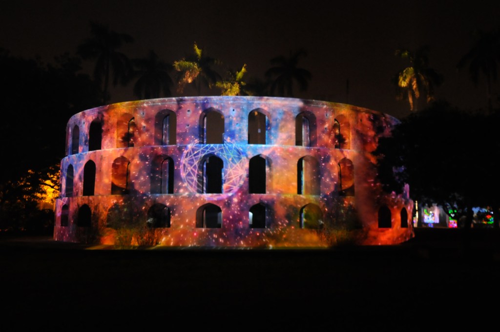 julia-dantonnet-2013-jantar-mantar-luminocity-video-02