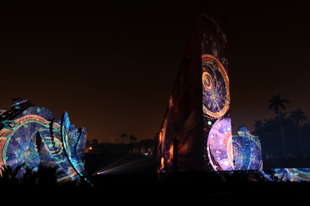 julia-dantonnet-2013-jantar-mantar-luminocity-video-08