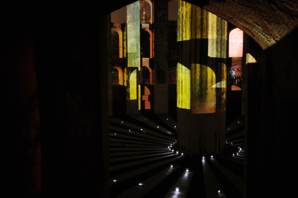 julia-dantonnet-2013-jantar-mantar-luminocity-video-09