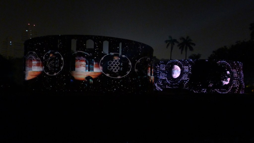 julia-dantonnet-2013-jantar-mantar-luminocity-video-11