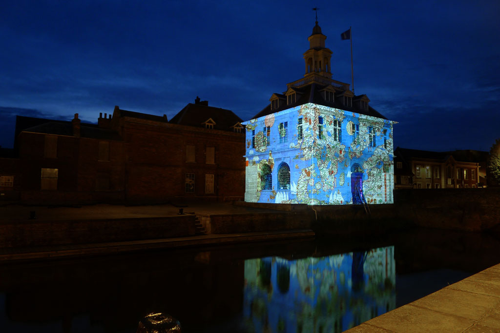 julia-dantonnet-2014-kings-lynn-custom-house-light-02