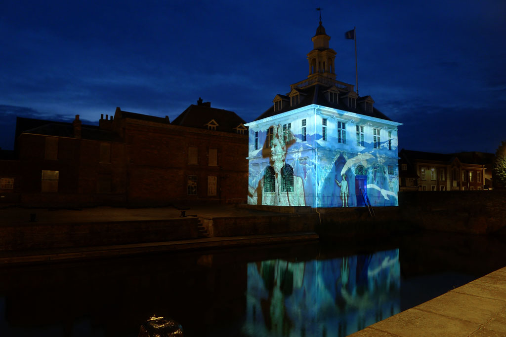 julia-dantonnet-2014-kings-lynn-custom-house-light-03