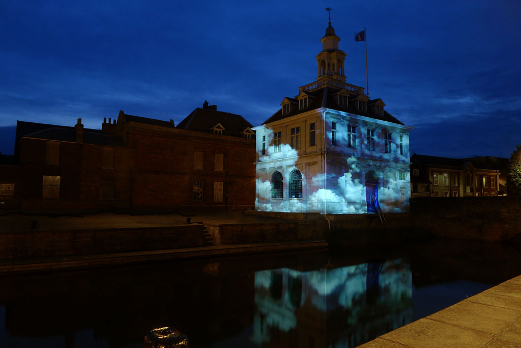 julia-dantonnet-2014-kings-lynn-custom-house-light-05