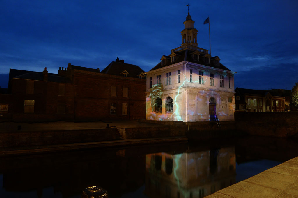 julia-dantonnet-2014-kings-lynn-custom-house-light-06